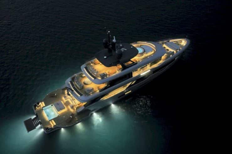 yacht-charter-m-y-cosmico