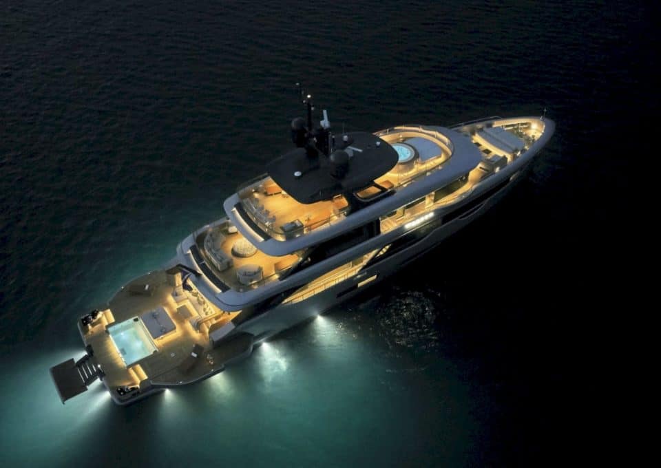 yacht-charter-m-y-cosmico