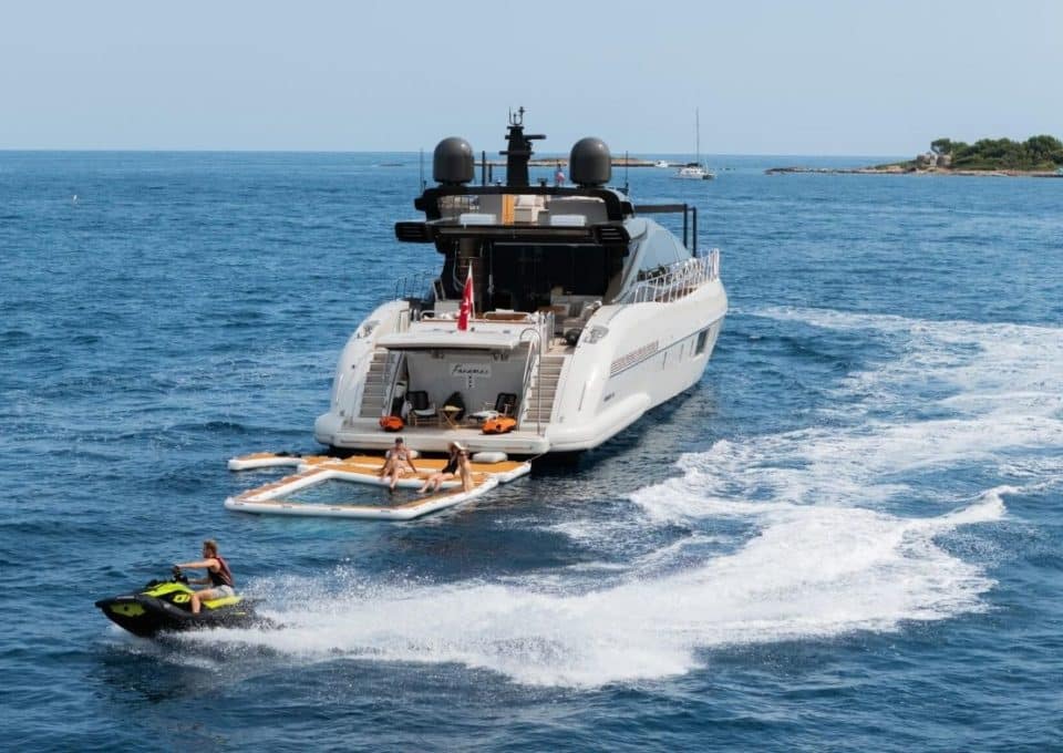 yacht-charter-m-y-fanamax