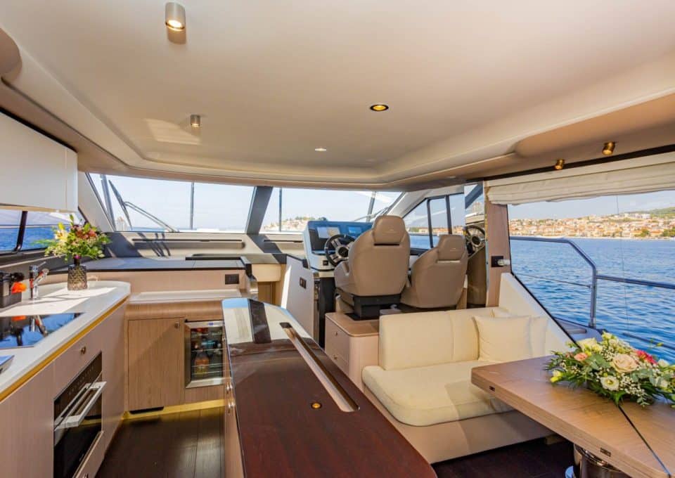 yacht-charter-m-y-genesis