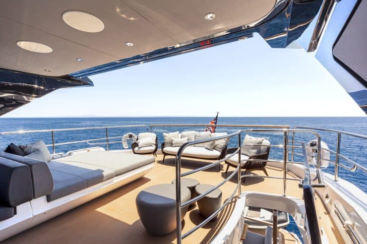 yacht-charter-m-y-junior