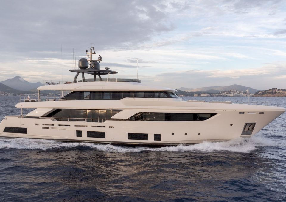 yacht-charter-m-y-kiki