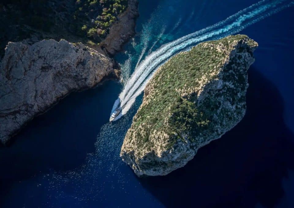 yacht-charter-m-y-lumi