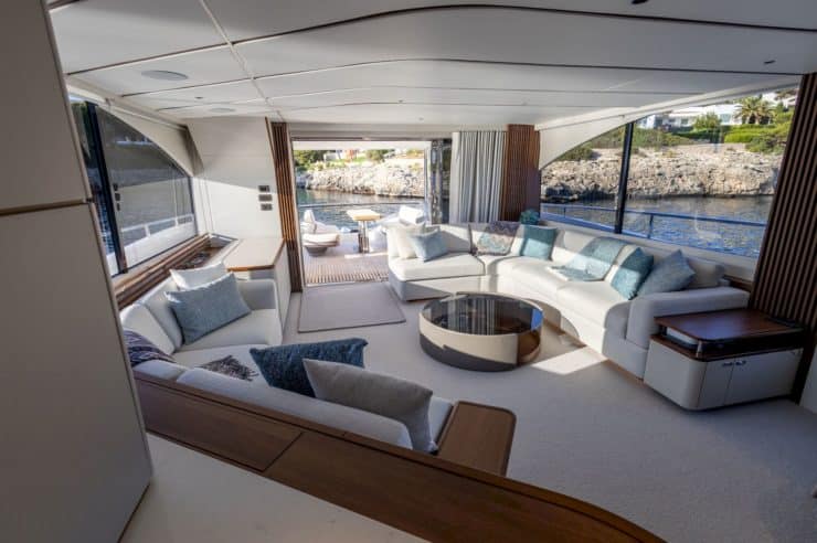 yacht-charter-m-y-lumi