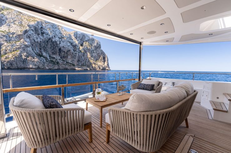 yacht-charter-m-y-moonlight