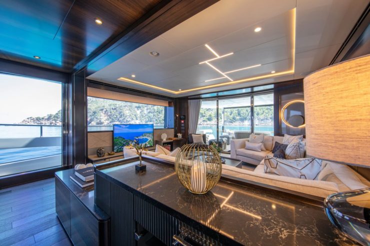 yacht-charter-m-y-moonlight
