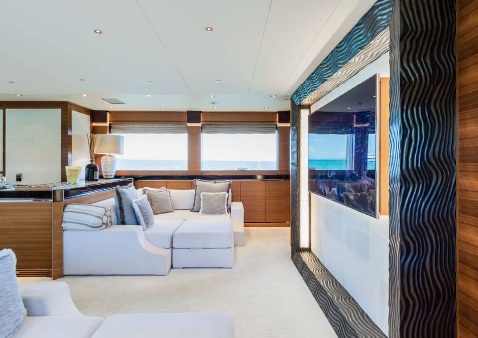 yacht-charter-m-y-silver-wind