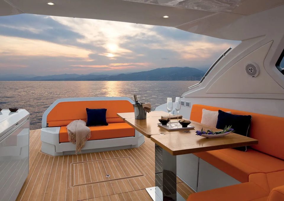 day-charter-yacht-rental-my-azimut-atlantis-48