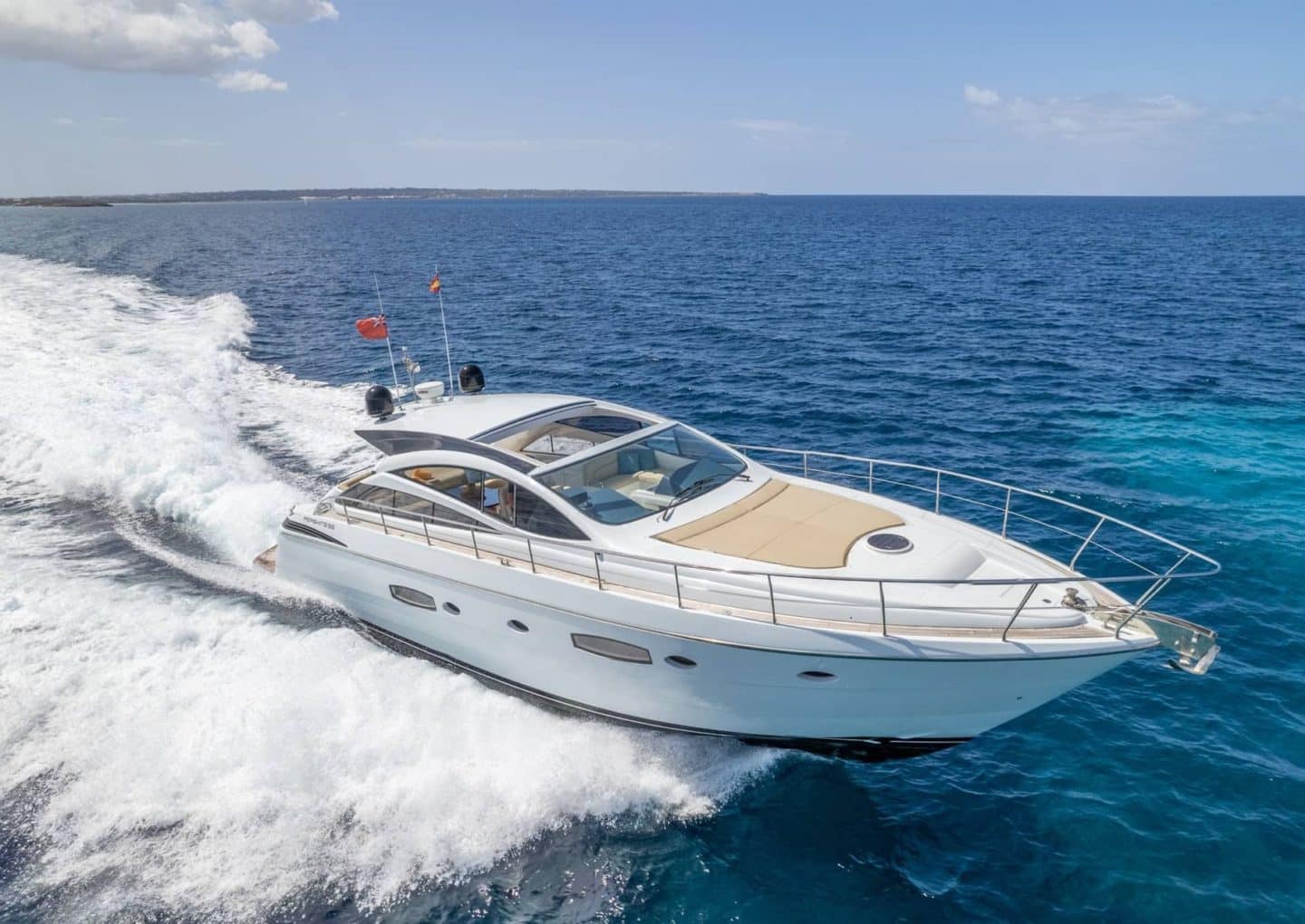 M/Y PERSHING 56 | Arthaud Yachting day-charter-yacht-rental-my-pershing-56