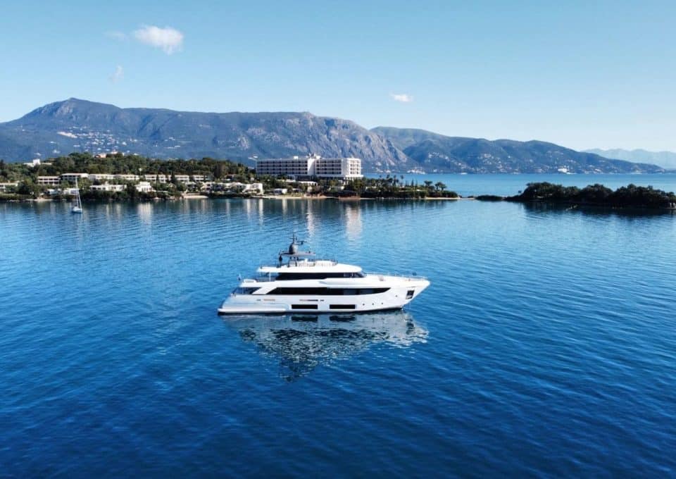 yacht-charter-M-Y-UPSTREAM