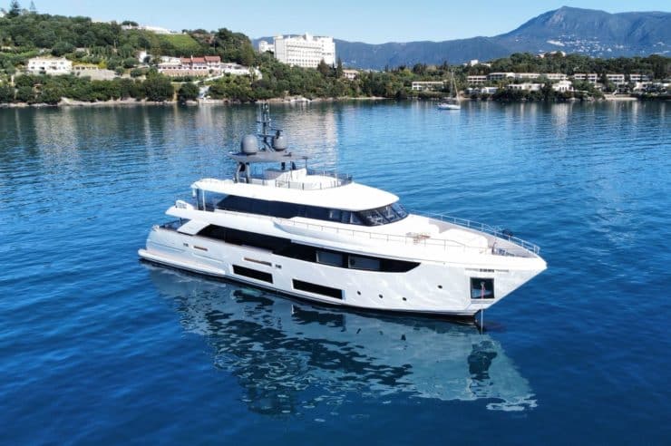 yacht-charter-M-Y-UPSTREAM