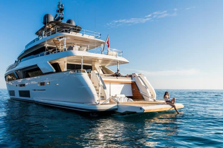 yacht-charter-M-Y-UPSTREAM