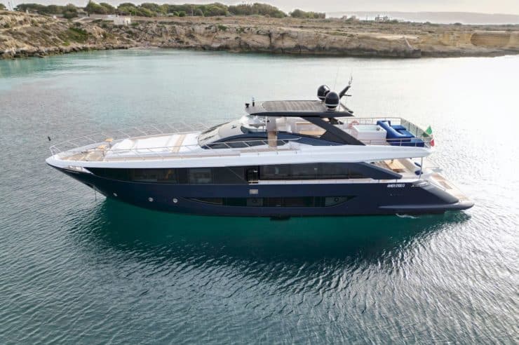 yacht-charter-m-y-altus
