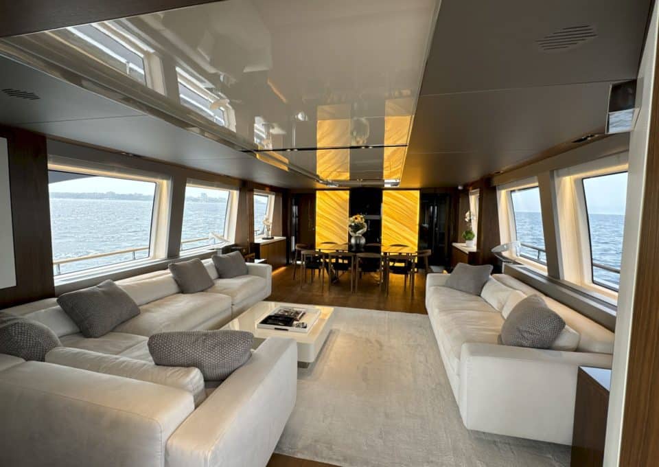 yacht-charter-m-y-altus
