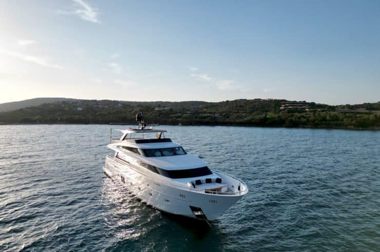 yacht-charter-m-y-aman