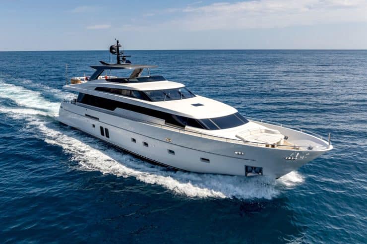 yacht-charter-m-y-calm