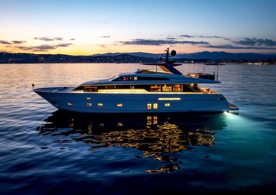 yacht-charter-m-y-calm