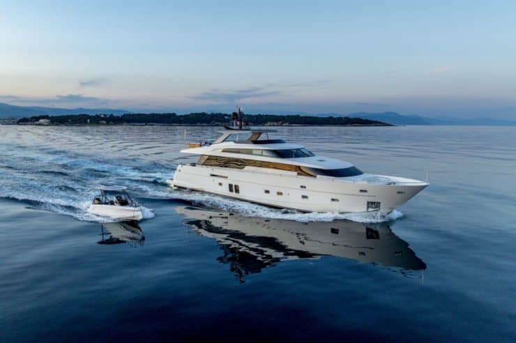 yacht-charter-m-y-calm