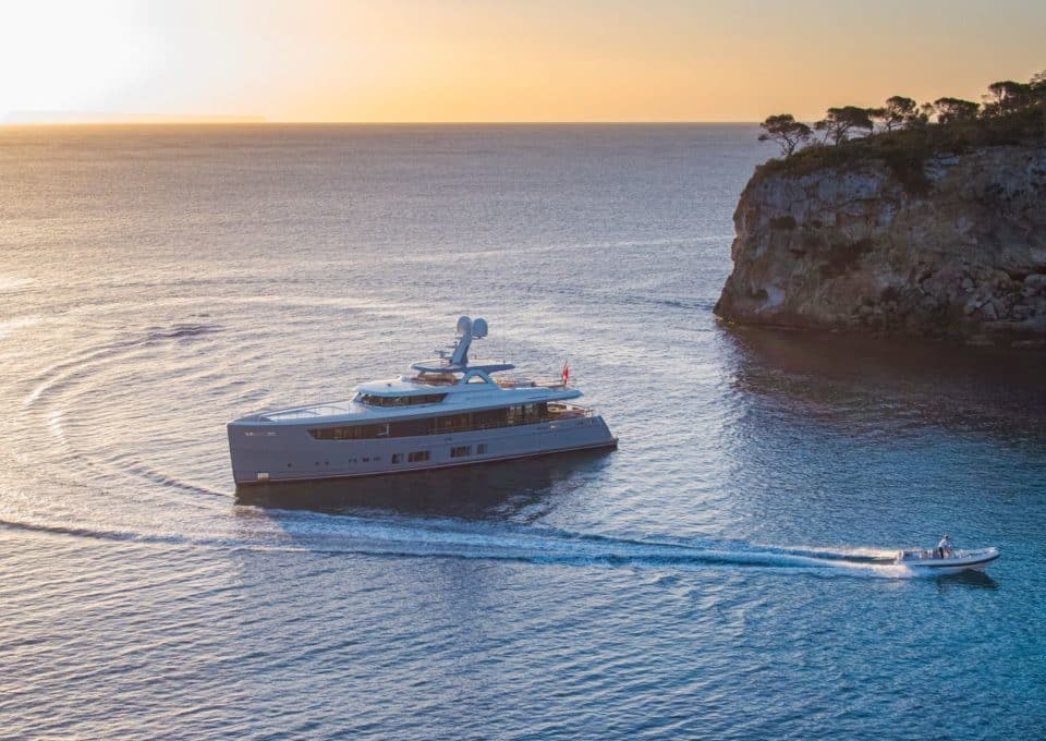 yacht-charter-m-y-delta-one