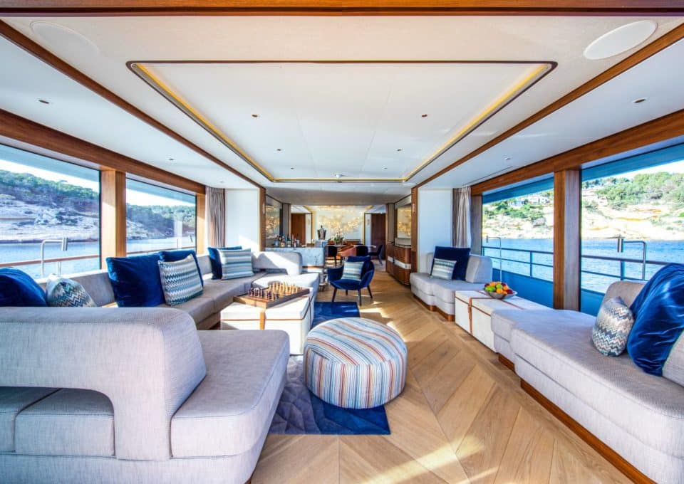 yacht-charter-m-y-delta-one