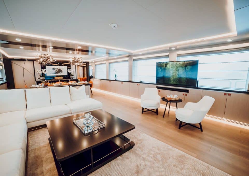 yacht-charter-m-y-heeus