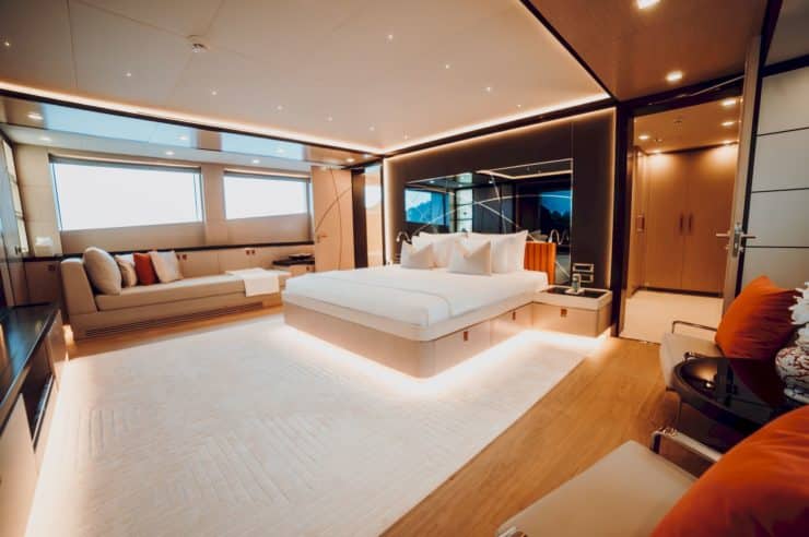 yacht-charter-m-y-heeus