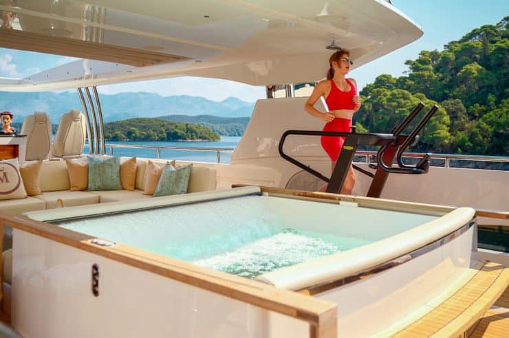 yacht-charter-m-y-mirage- IV