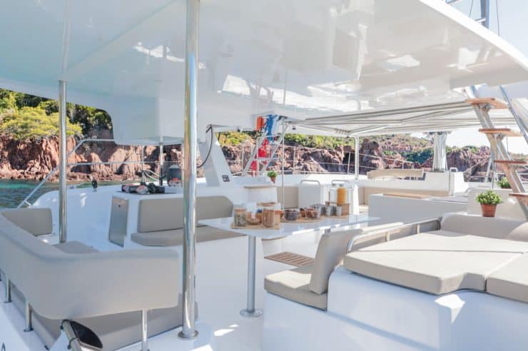 Day-charter-rental-maxi-catamaran-s-y-aventura-3