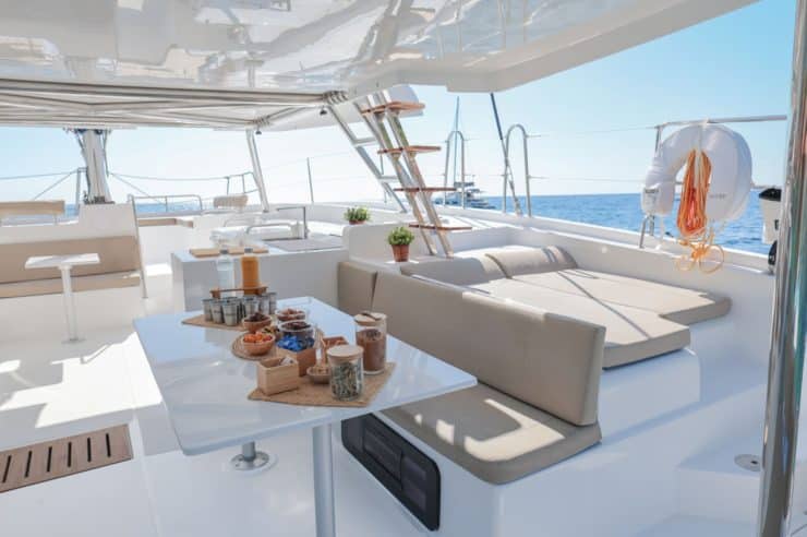 location-journée-maxi-catamaran-s-y-Aventura-3