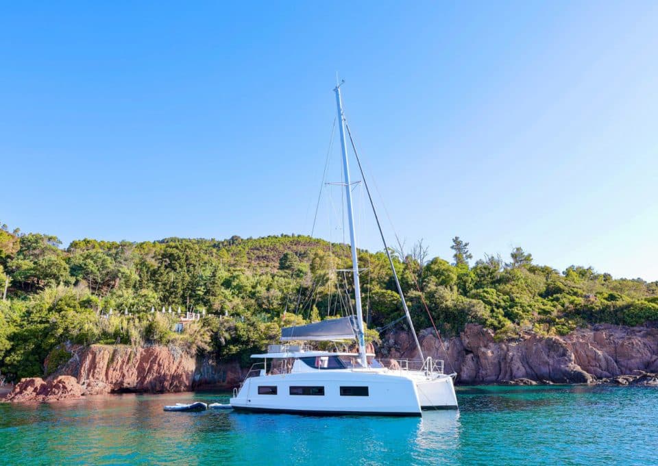 Day-charter-rental-maxi-catamaran-s-y-aventura-4