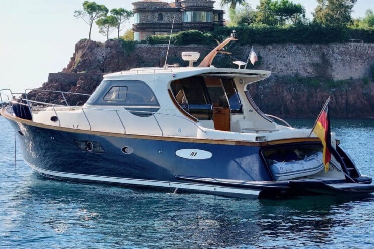 day-charter-yacht-rental-m-y-abati-46-newport