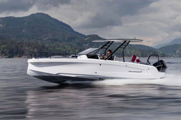 day-charter-yacht-rental-m-y-axopar-25-cross-top