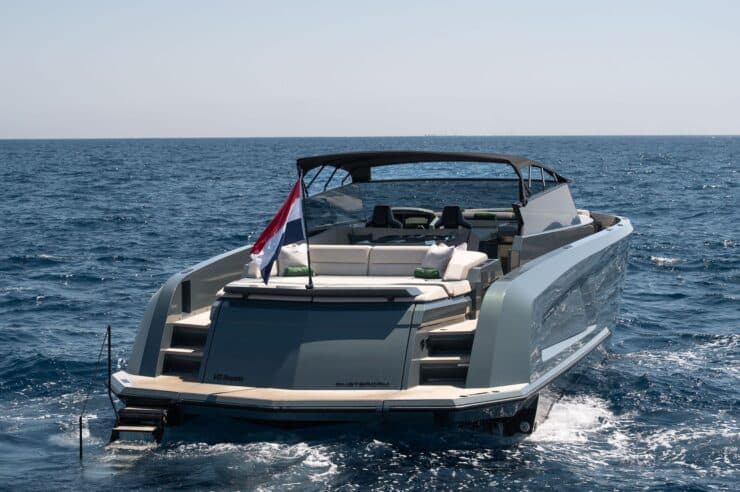 day-charter-yacht-rental-m-y-vanquish-54-open