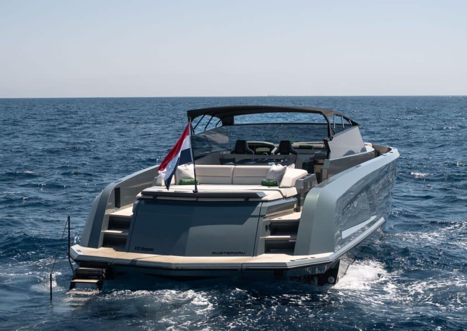 day-charter-yacht-rental-m-y-vanquish-54-open