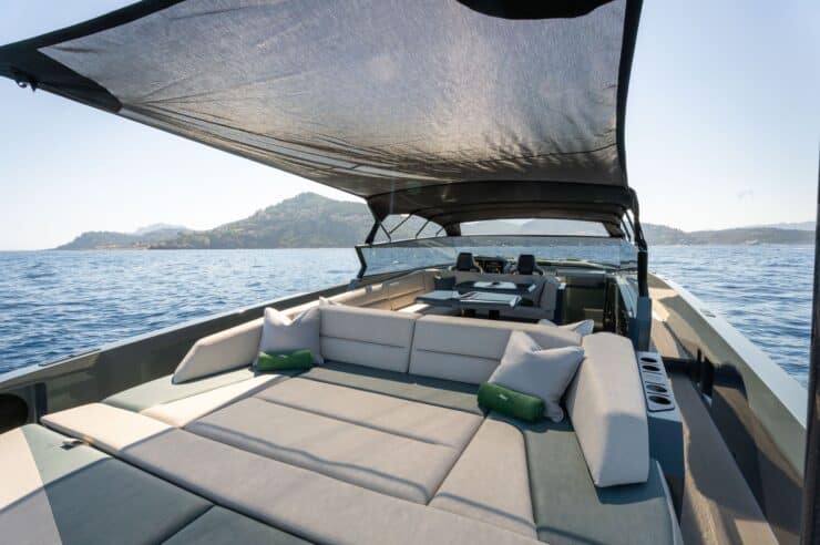 day-charter-yacht-rental-m-y-vanquish-54-open