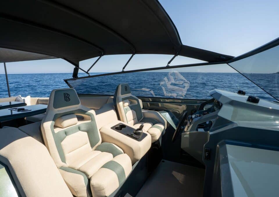 day-charter-yacht-rental-m-y-vanquish-54-open