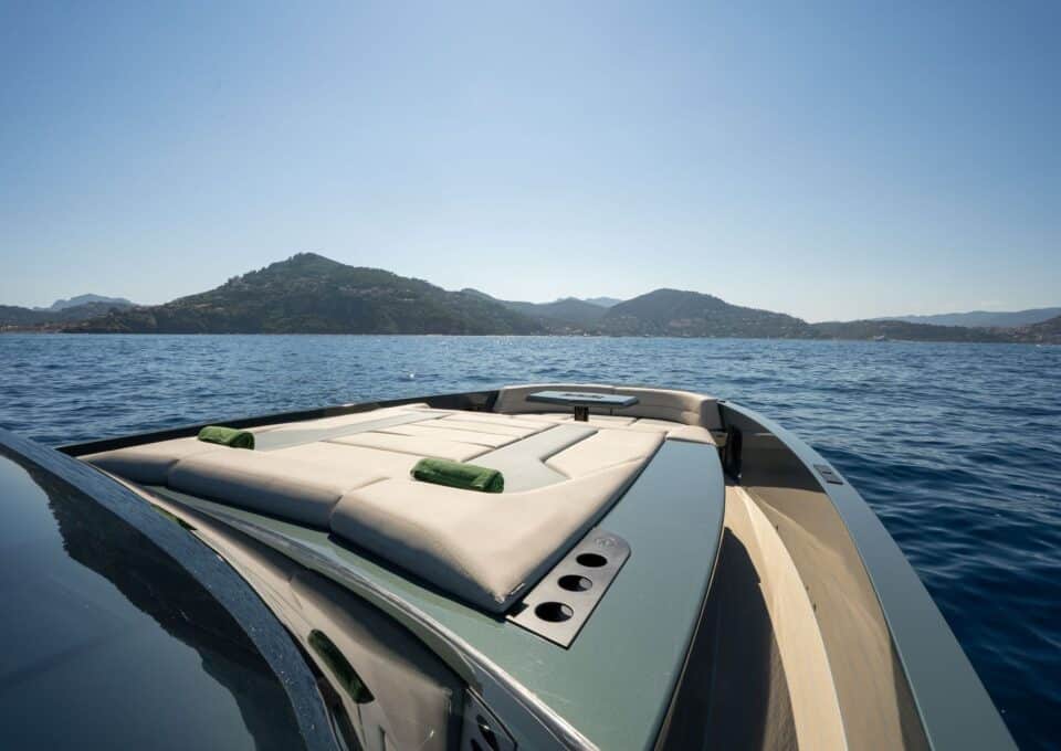 day-charter-yacht-rental-m-y-vanquish-54-open