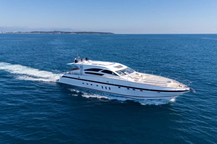 yacht-charter-m-y-goldfinger