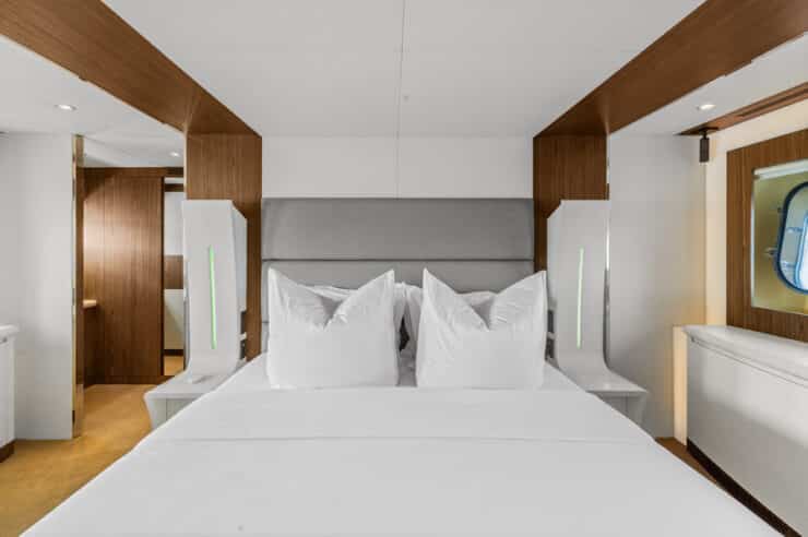 yacht-charter-m-y-goldfinger