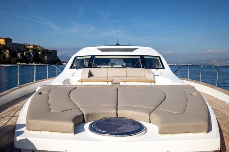 yacht-charter-m-y-goldfinger