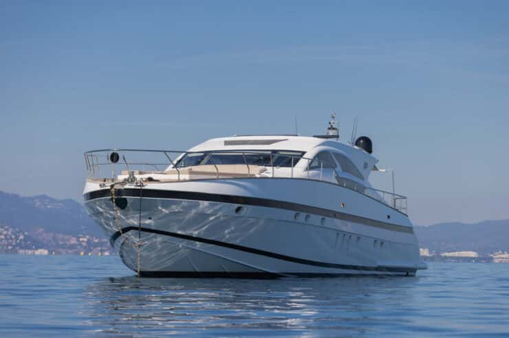 yacht-charter-m-y-goldfinger