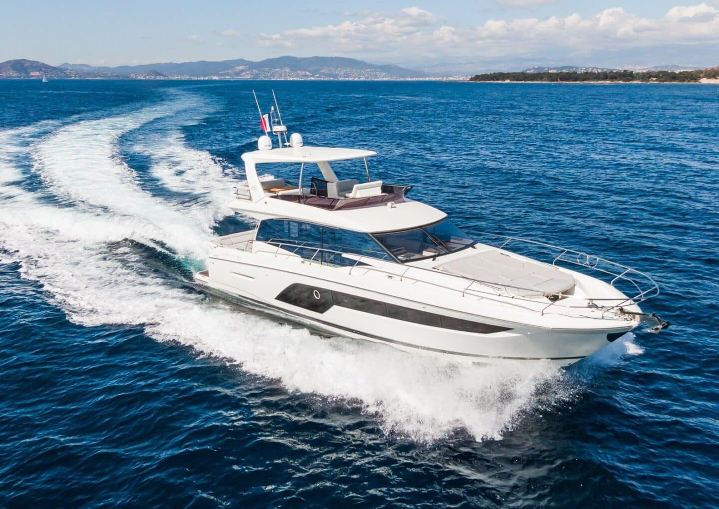day-charter-yacht-rental-m-y-prestige-590