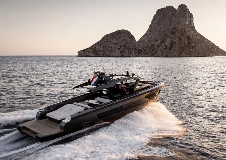 day-charter-yacht-rental-m-y-stratos-50