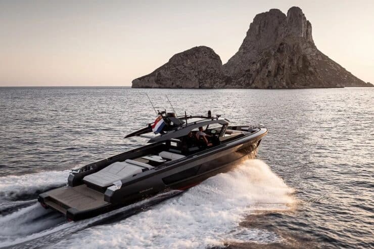 day-charter-yacht-rental-m-y-stratos-50