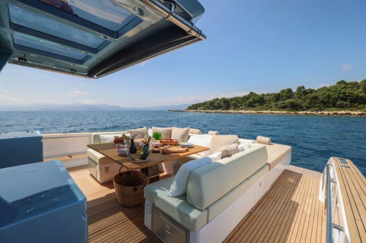 day-charter-yacht-rental-my-pardo-50-blue