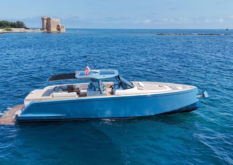 day-charter-yacht-rental-my-pardo-50-blue