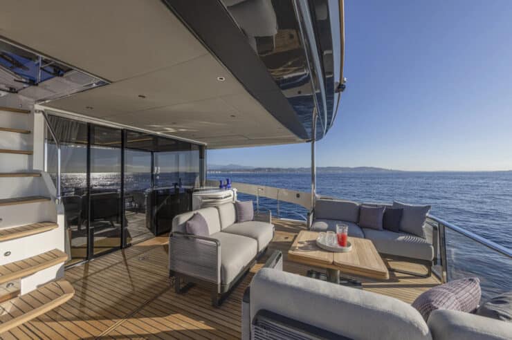 yacht-charter-M-Y-AZUR