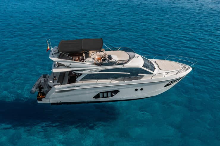 day-charter-yacht-rental-m-y-ABSOLUT-52-FLY-05