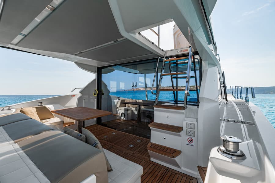 day-charter-yacht-rental-m-y-ABSOLUT-52-FLY-05