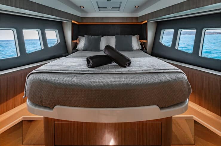 day-charter-yacht-rental-m-y-ABSOLUT-52-FLY-05